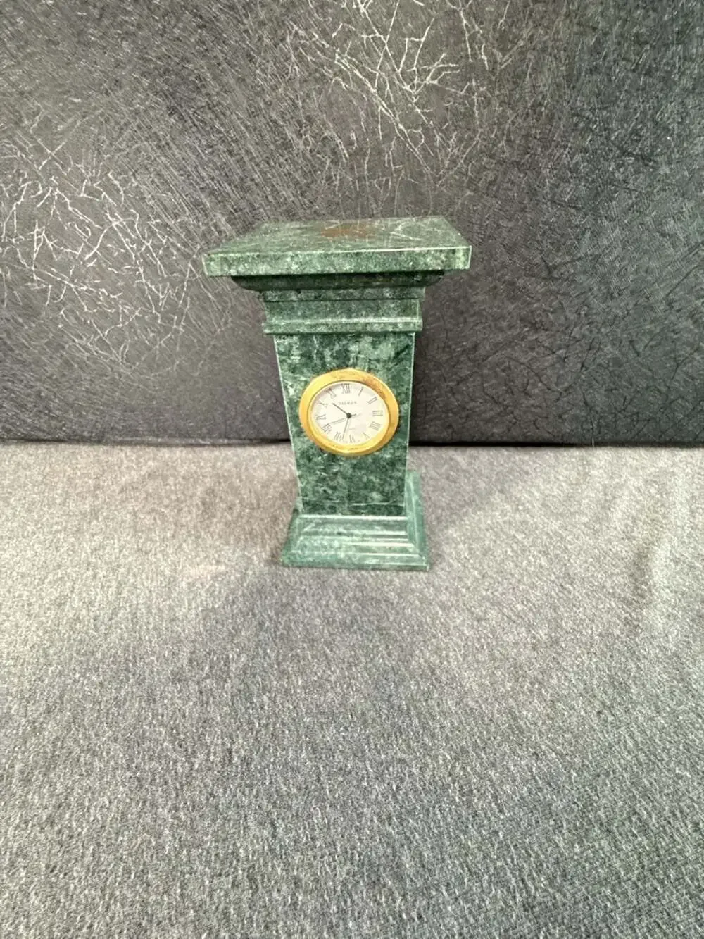 Vintage Leeman Green Marble Desk Clock Mantel Pedestal Quartz Movement